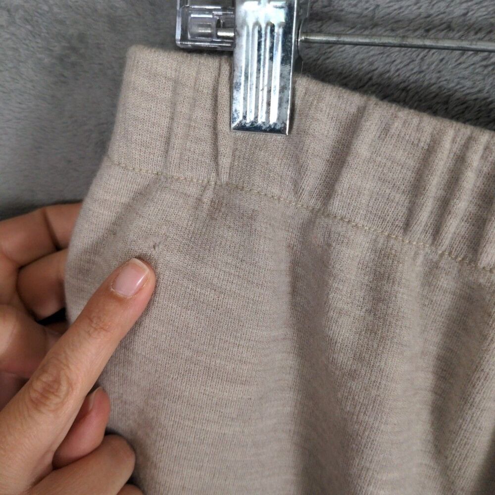 St. John Knit Pants Size M Oatmeal 100% Wool Pull On Capri Quiet Luxury Casual - Picture 7 of 8